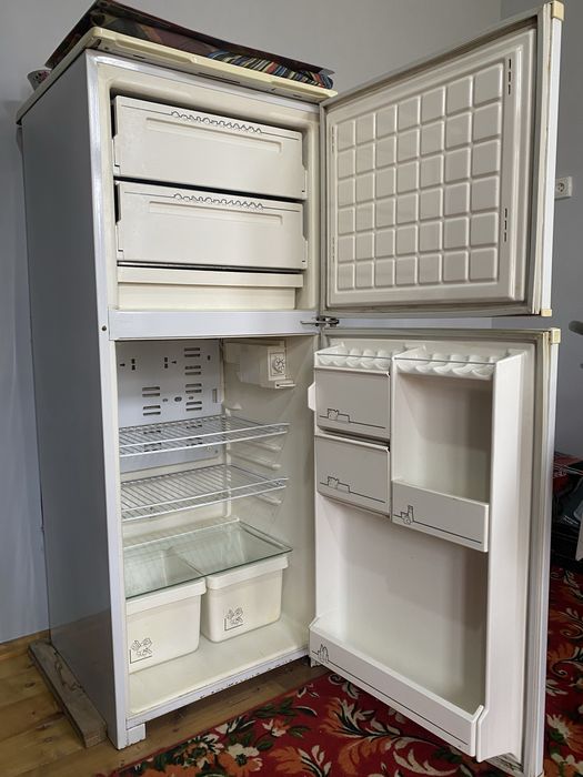 Muzlatgich Бирюса sotiladi!