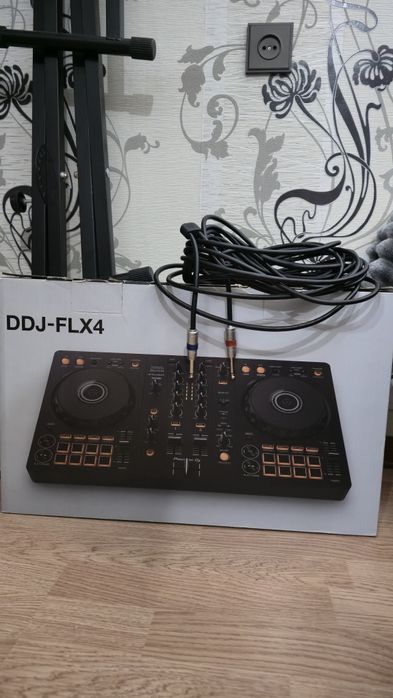 Pioner DDJ - FLX4, стойка и 10 метровый кабель.