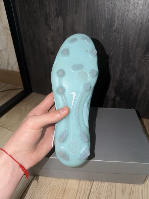 Продам новые оригинальные бутсы Nike Tienpo 43его размера