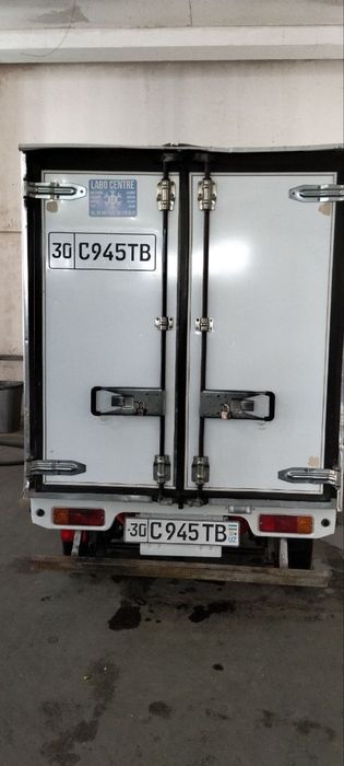 Мошина тошкентда юрган