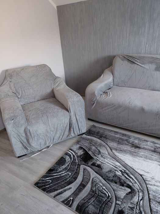 Set huse catifea nou, le vănd deoarece canapeaua mea este îmbrăcată in  imitatie piele si alunecă!