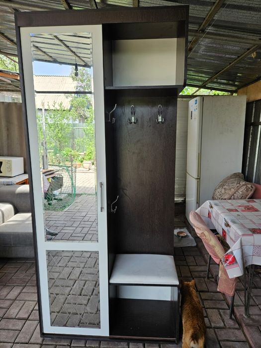 Продам  шкаф для прихожей б/у