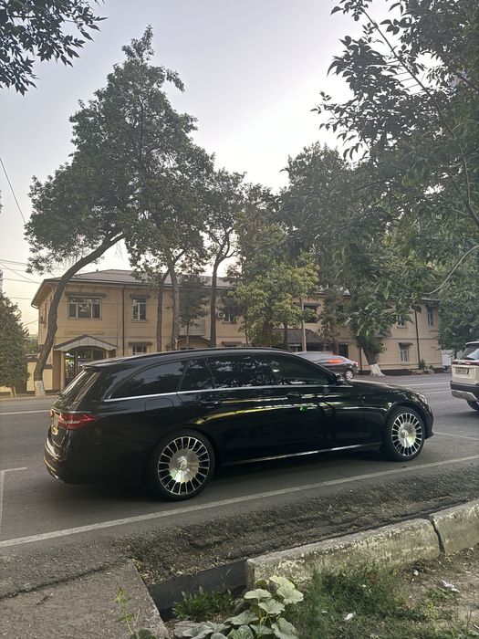 Srochno sotiladi Mercedes w213 universal kuzov, tozza kraska