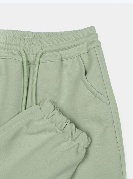 Продам костюм для девочки