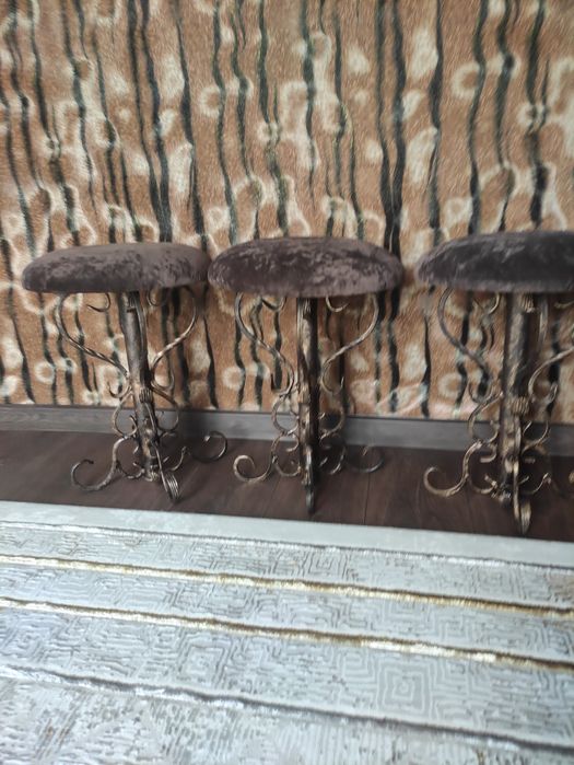 Продам новые кованые  стулья