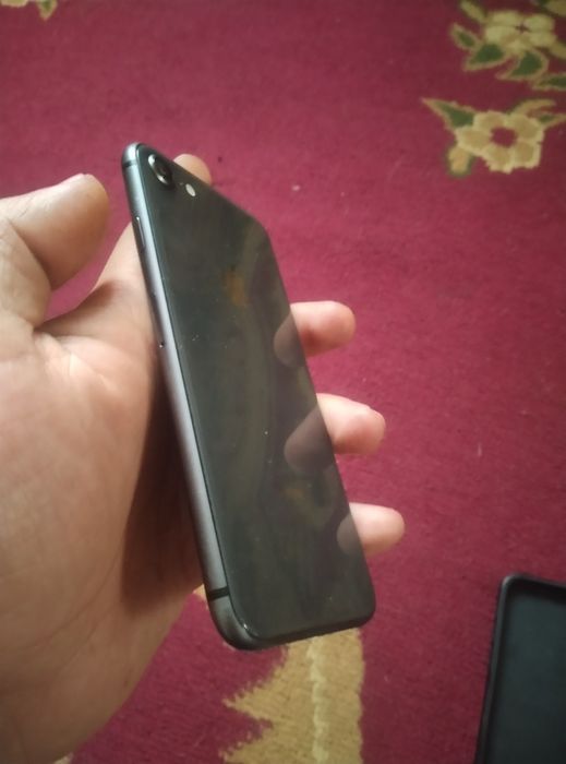 Айфон 8  продам срочно