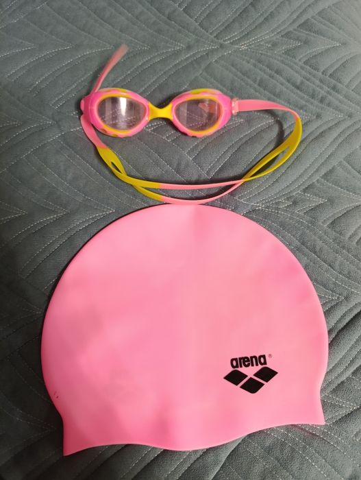Шапочка и очки для плавания
