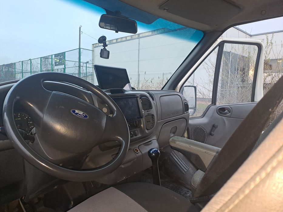 **Dubă Ford Transit**