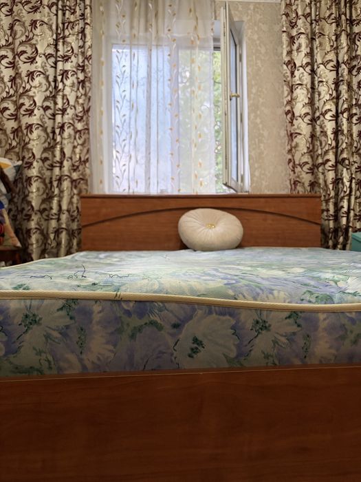 Продам кровать с матрасом