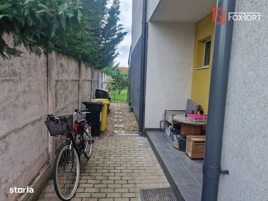 Duplex de vanzare cu 4 camere, cu teren de 303 mp, Ghiroda