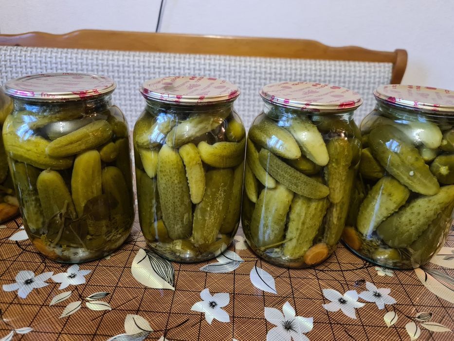 Подам огурцы маринованные!
