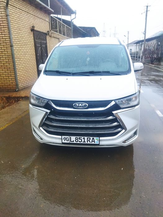 Жак микро автобус.