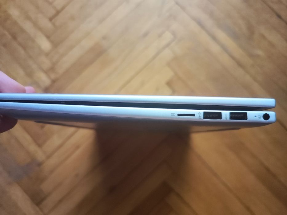 Laptop HP ENVY i5 GEN 13 din 2023 din SUA calitate ridicata  cu touchscreen  SSD 512 GB 8 GB ram placa video  Intel Iris XE  128 MB bateria tine 6h+