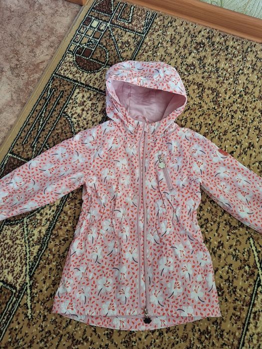 Продам ветровку на девочку