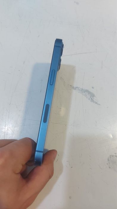 Продается iPhone 13 в отличном состоянии
