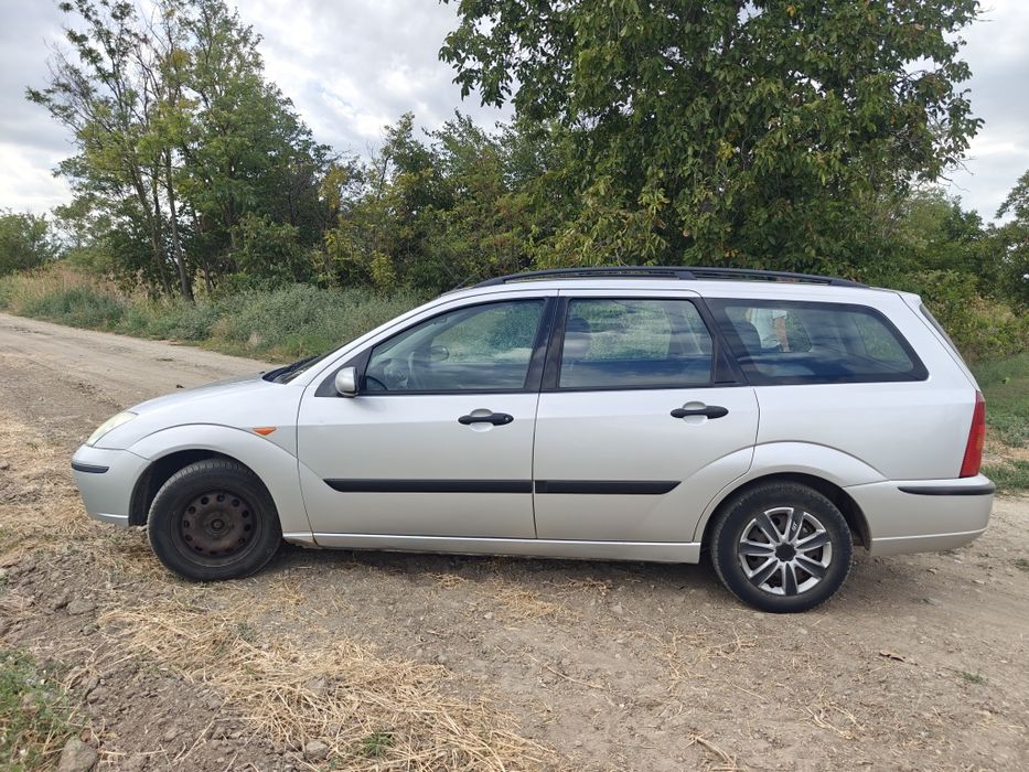 Ford Focus 1.4 benzină