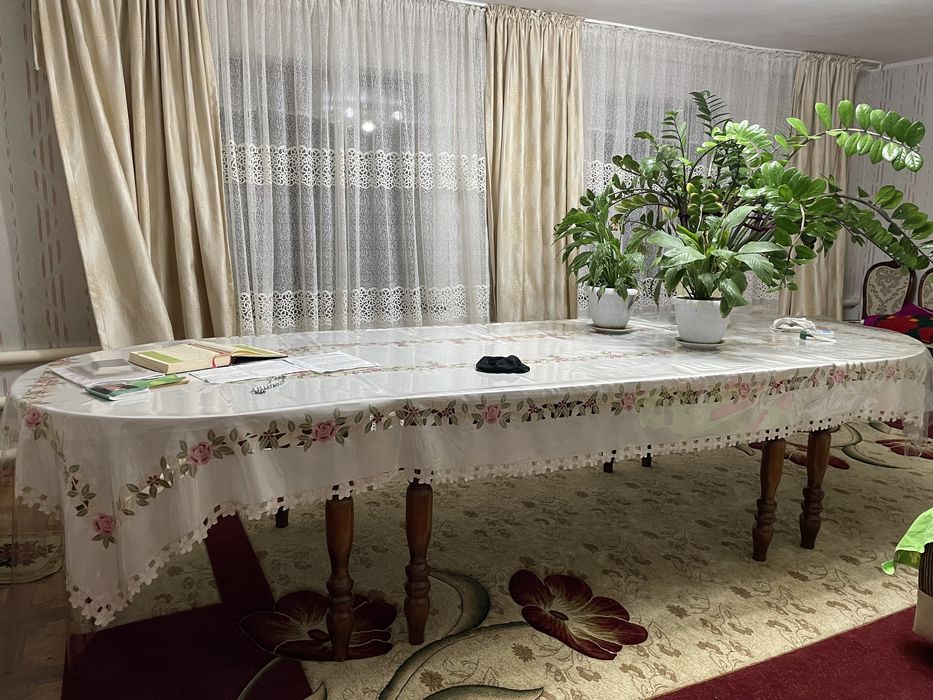 Продается гостинный стол хорошего качества