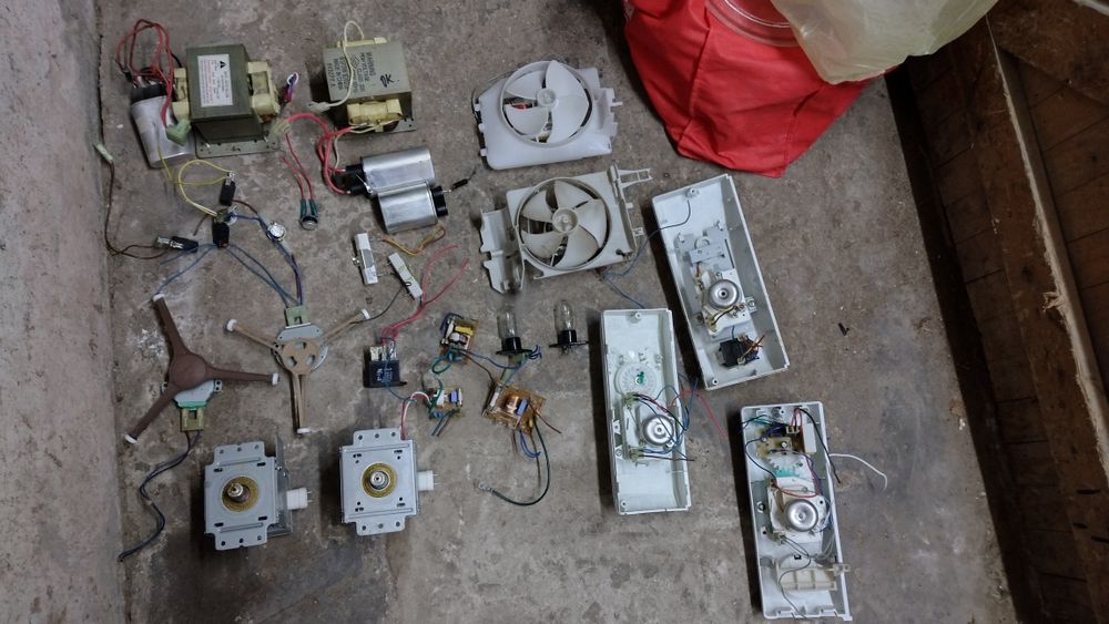 Части за микровълнова фурна