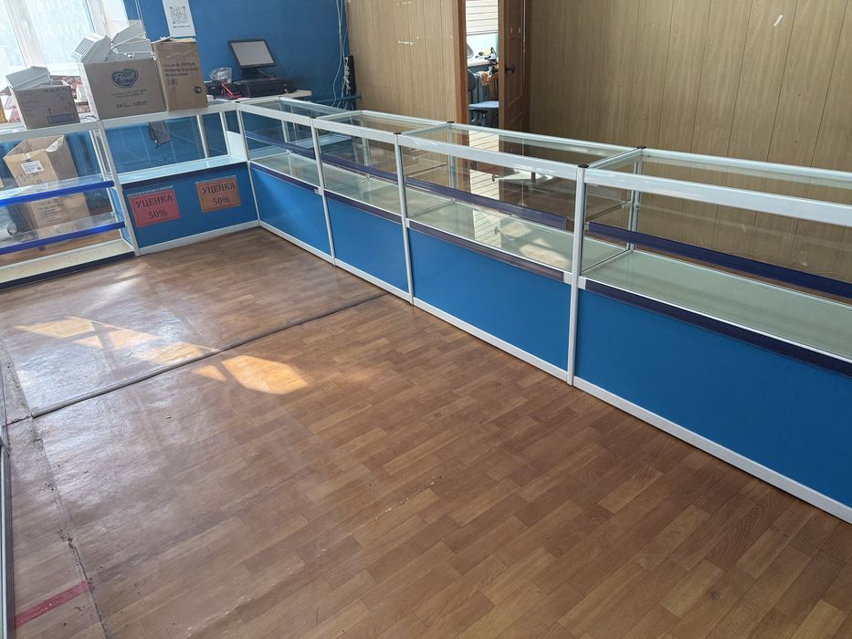 Продам напольные витрины