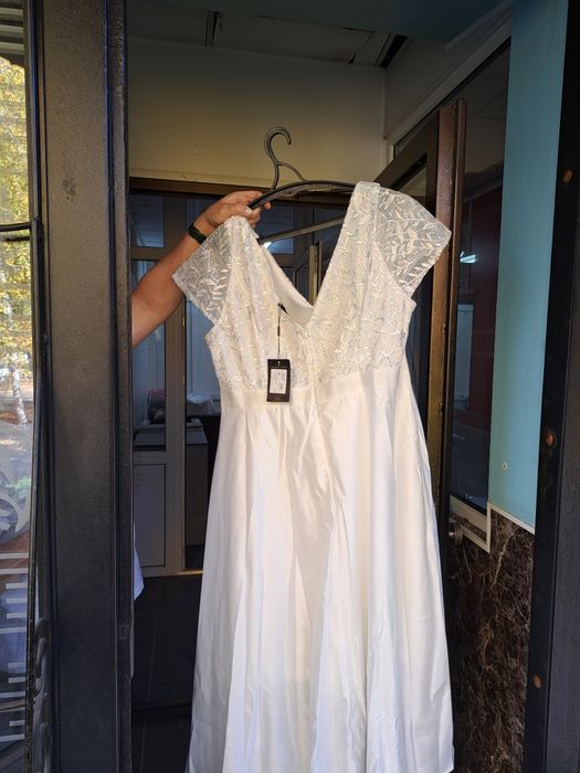 Продам новое платье