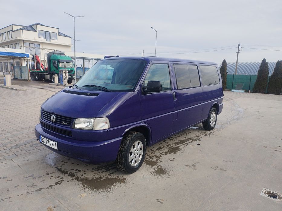VOLKSWAGEN Multivan