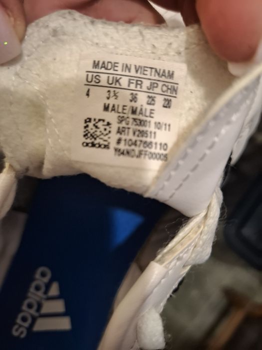 Бутони Adidas...