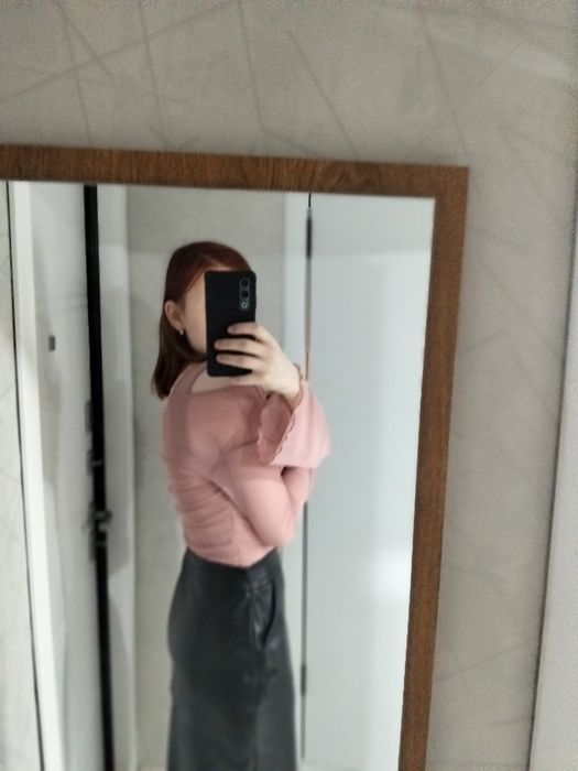 Продаëтся б/у пудровая кофточка