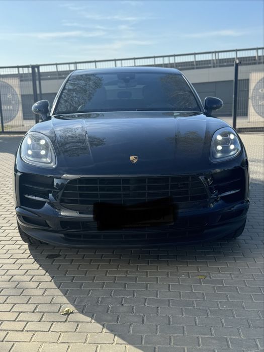 Porsche Macan.