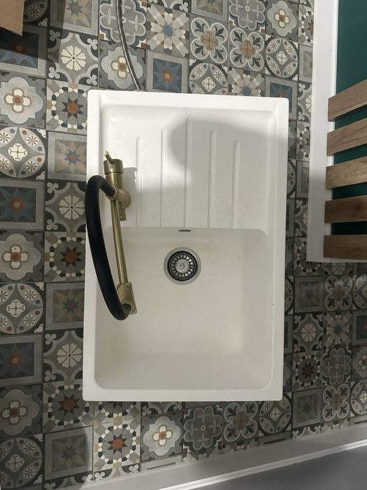 Раковина со смесителем