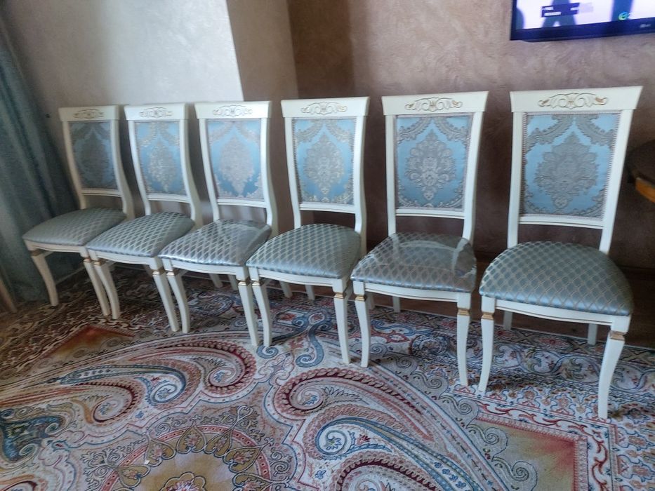 Продам стулья новые