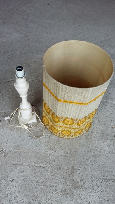lampă marmoră albă.