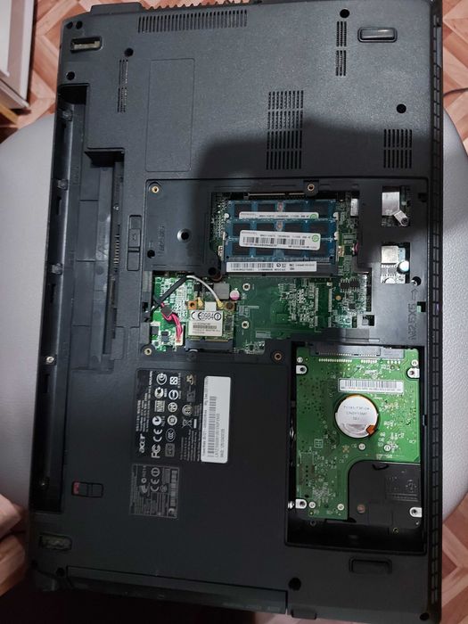 Продам ноутбук Acer (i5, DDR3 4гб, HDD 320гб).