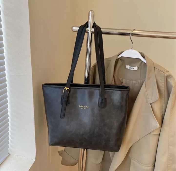 Сумка на плечо в черном цвете