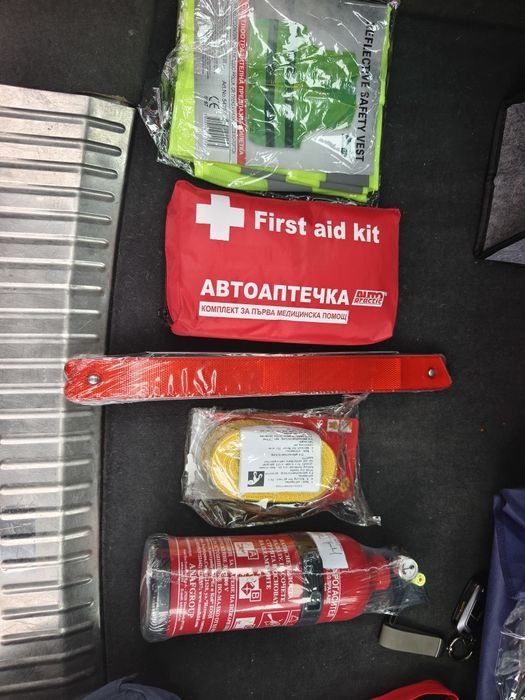 Комплект задължително оборудване за автомобил – ново