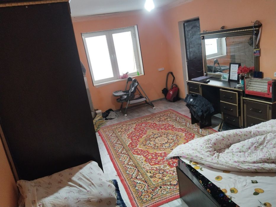 Uy sotiladi Qibray Baitqorgonda 3.5sotik 2xona.