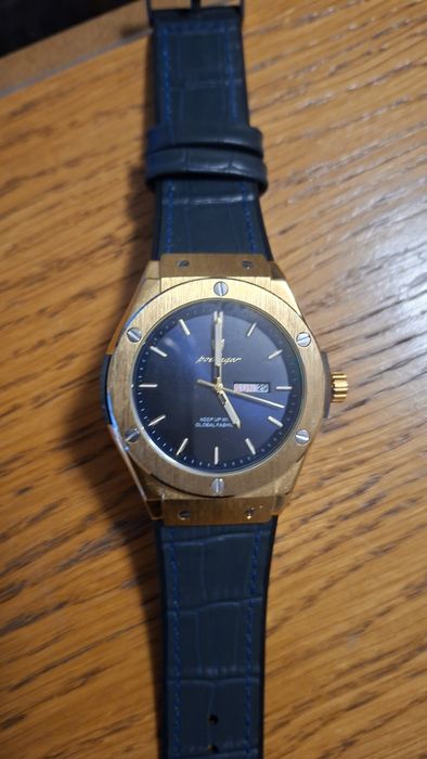 Чисто нов мъжки часовник