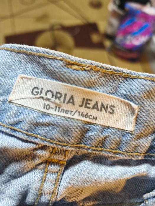 Продам джинсы на девочку Gloria jeans