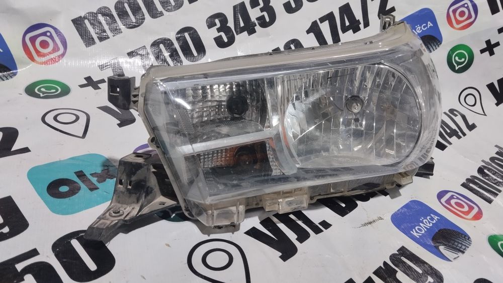 Фара левая Toyota Hilux