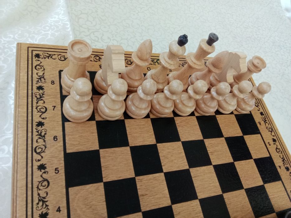 Шахматы в подарочной деревянной коробке