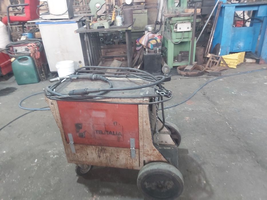 Aparat de sudură la fir.