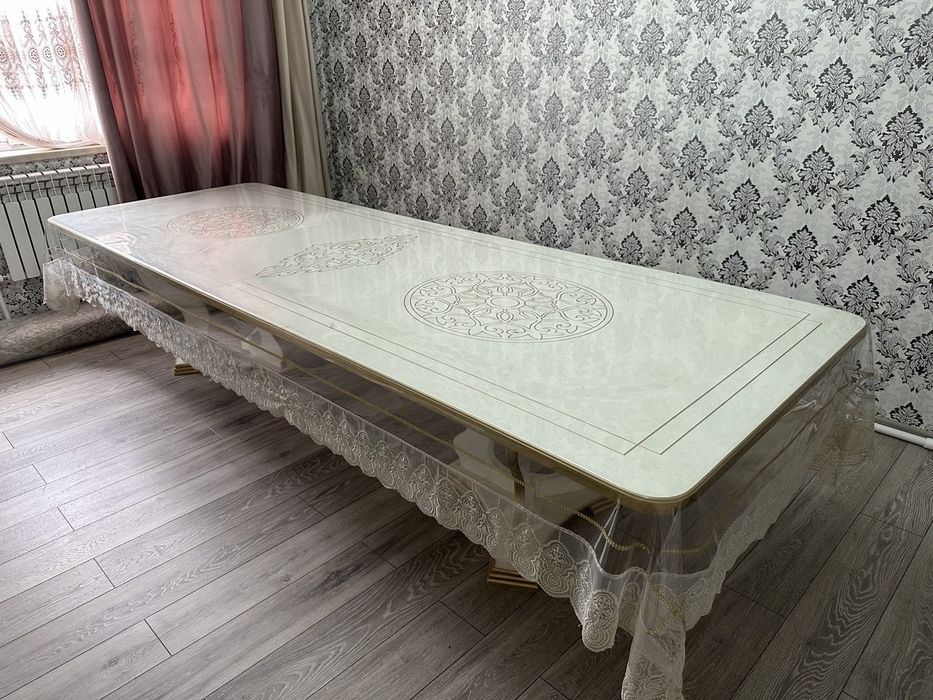 Стол и 12 стульев