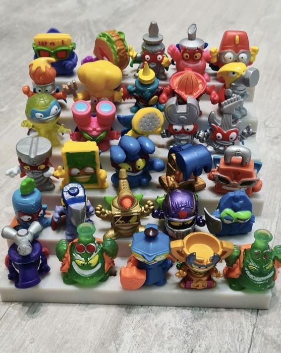 SuperThingh - lot figurine +vehicule+ cutie metalica