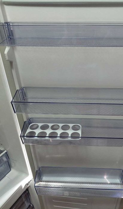 Холодильник Beko RCSK339M20W