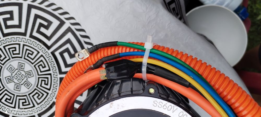 Vând motor triciclu mașina electrica 2000w  60v produsele sunt noi am și facura