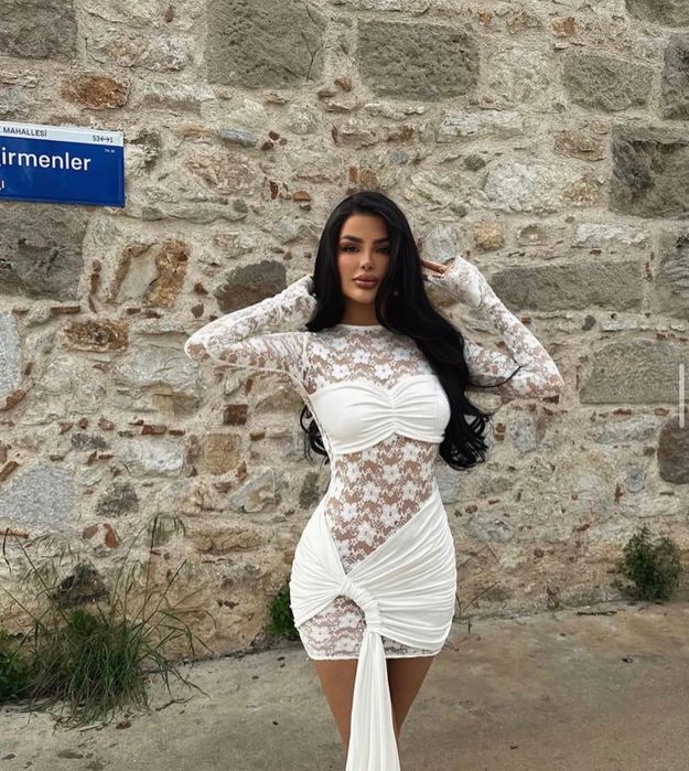 Платье мини с кружевом