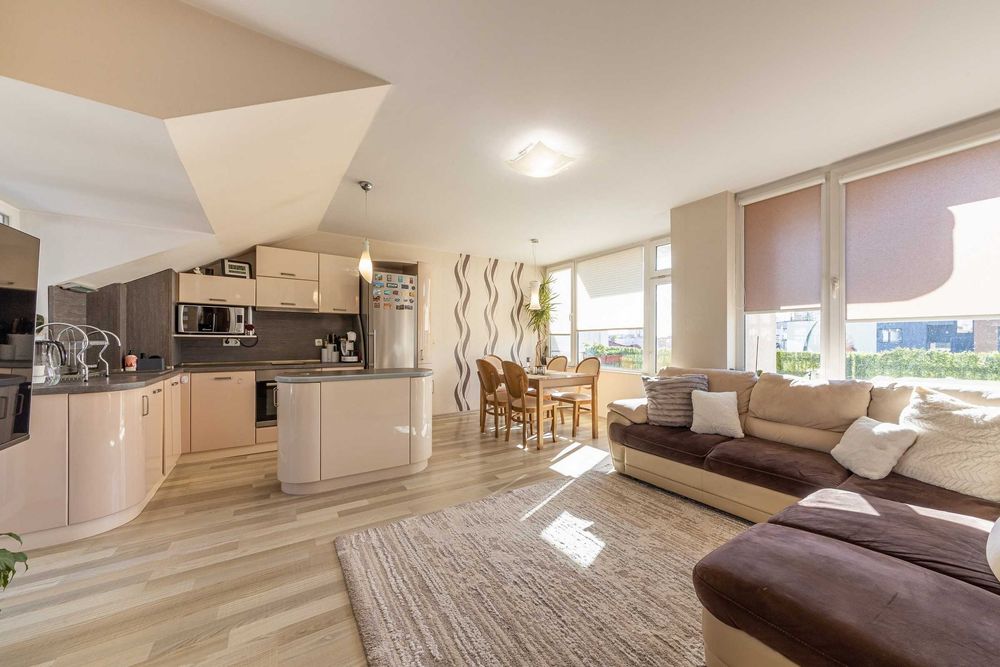 Продава се Тристаен апартамент в Варна, Цветен квартал - 125 кв.м за 2140 €/кв.м - Снимка #2