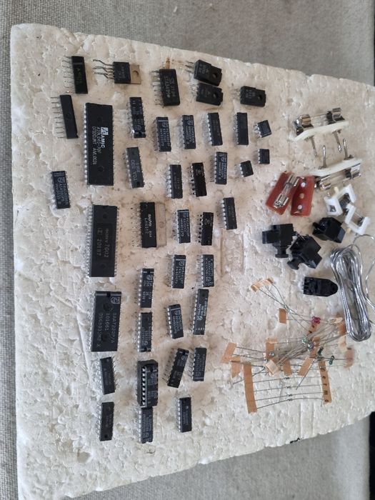 Pachet dif piese, Integrate Philips, etc. Perfecta stare.