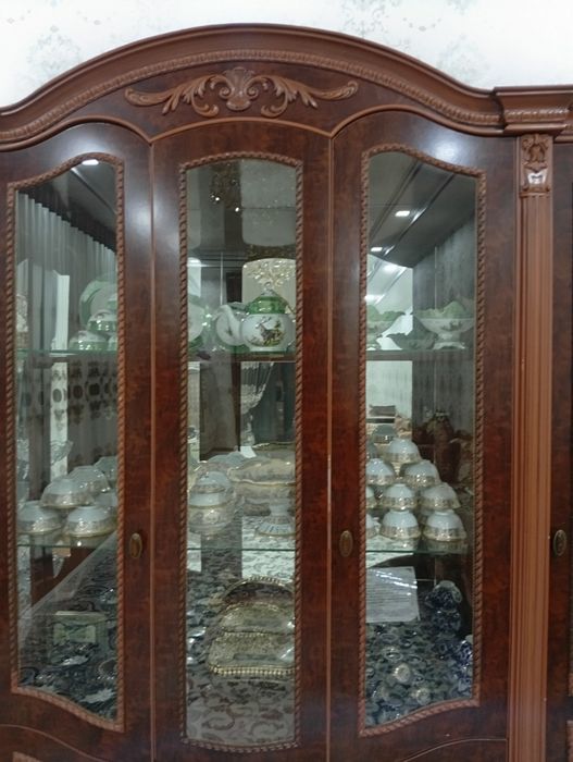 Горка стенка сотилади