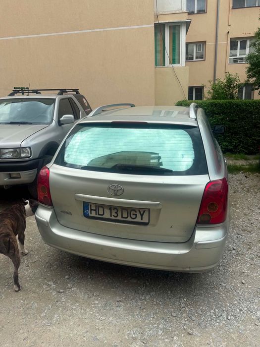 Auto Toyota Avensis 2004