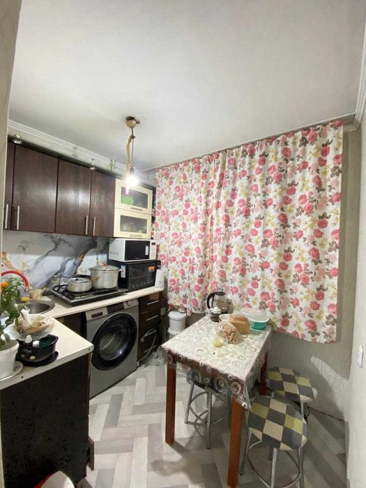 продаю 3 комнатную в 15 микрорайоне